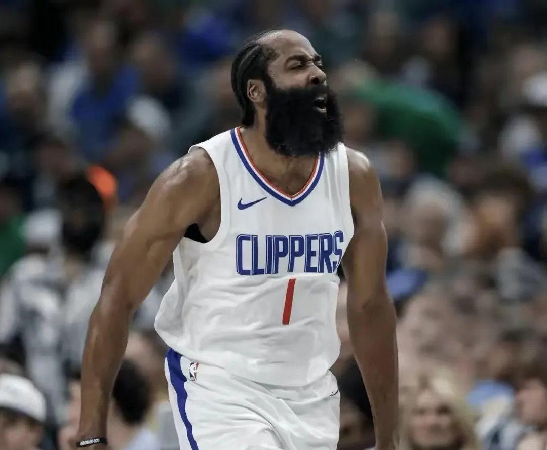 开云体育官网-费德勒在快船比赛中比赛规则变更，险胜引发热议！观众掌声雷动的简单介绍